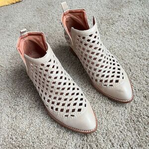Jeffrey Campbell Taggart Open-Weave Leather Ankle Booties Beige Size 8